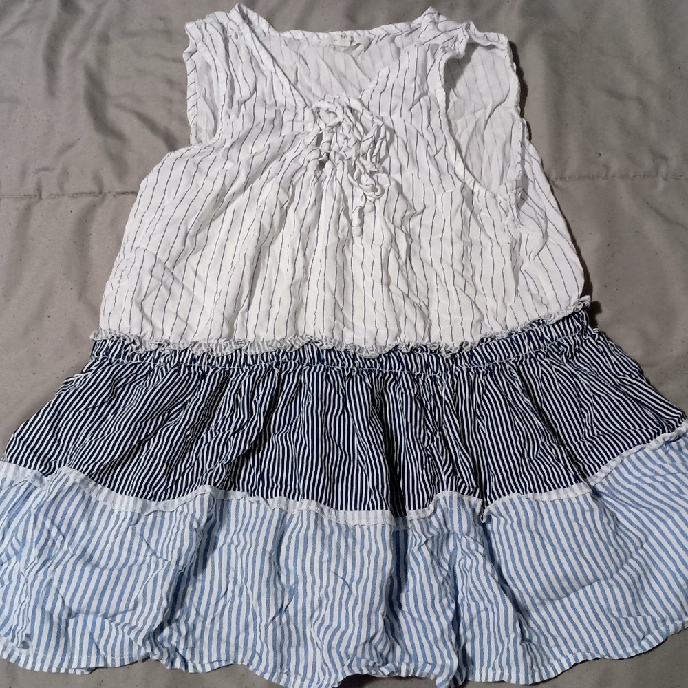 Maurices Sleeveless Top Blouse Women's Sz  M Color Blue White Tie Ruffle Summer‎